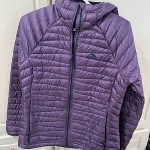 L.L. Bean Women's Purple Puffer 850 down filled hooded jacket